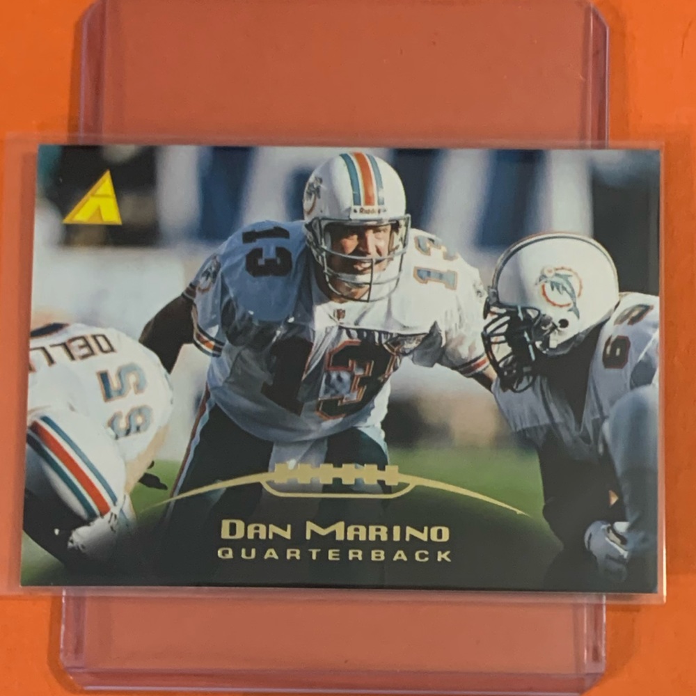 Dan Marino [Trophy Collection] #22 1995 Pinnacle Football Trading Card